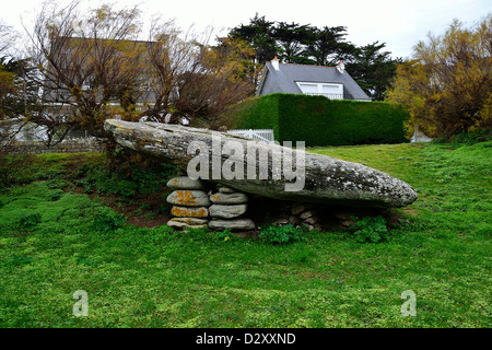 "Menhir Couché" betteln äh Vil Punkt, Stadt Quiberon Halbinsel Quiberon (Bretagne, Frankreich). Stockfoto