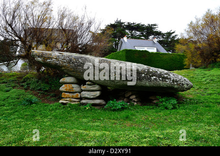 "Menhir Couché" betteln äh Vil Punkt, Stadt Quiberon Halbinsel Quiberon (Bretagne, Frankreich). Stockfoto