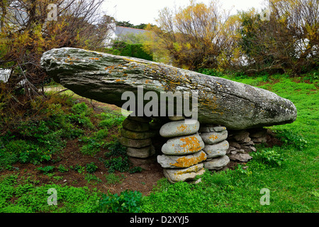 "Menhir Couché" betteln äh Vil Punkt, Stadt Quiberon Halbinsel Quiberon (Bretagne, Frankreich). Stockfoto