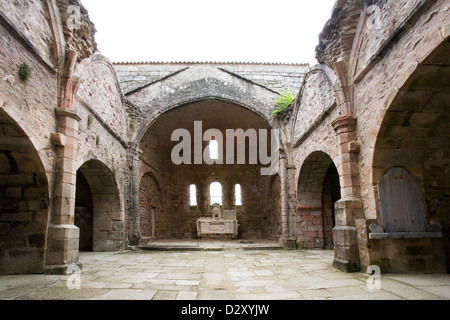 Innenraum der Überreste der Kirche zerstört während des 2. Weltkrieges im französischen Dorf Oradour-Sur-Glane 1944. Stockfoto