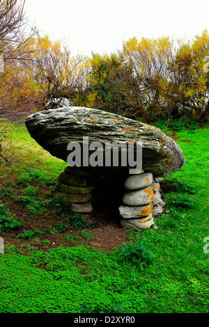 "Menhir Couché" betteln äh Vil Punkt, Stadt Quiberon Halbinsel Quiberon (Bretagne, Frankreich). Stockfoto