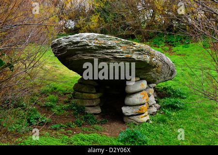 "Menhir Couché" betteln äh Vil Punkt, Stadt Quiberon Halbinsel Quiberon (Bretagne, Frankreich). Stockfoto