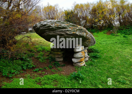 "Menhir Couché" betteln äh Vil Punkt, Stadt Quiberon Halbinsel Quiberon (Bretagne, Frankreich). Stockfoto