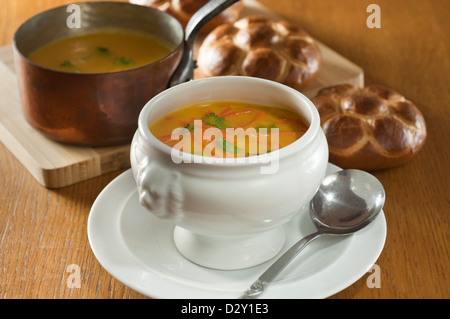 Karotten-Koriander-Suppe Stockfoto