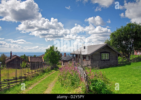 Traditionellen alten Holzhütten / log Hütten im Dorf Fryksås, Dalarna, Schweden, Scandinavia Stockfoto