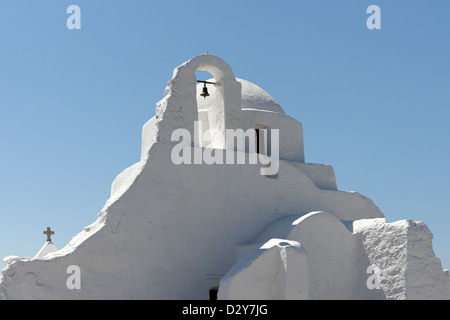 Mykonos. Cyclades. Grecce. Die weiß getünchten Fassade und Kuppel der griechisch-orthodoxe Kirche in Chora, der Hauptstadt von Mykonos. Stockfoto