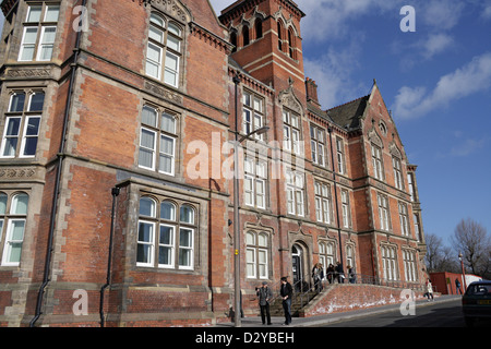 Der viktorianische Flügel und Eingang des ehemaligen Jessop Hospital, jetzt die Musikabteilung, University of Sheffield England. Hochschulbildung und Lernen Stockfoto