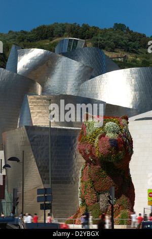 JEFF KOONS WELPE HUND SKULPTUR GUGGENHEIM-MUSEUM FÜR MODERNE KUNST (© FRANK GEHRY 1997) BILBAO BASKENLAND SPANIEN Stockfoto