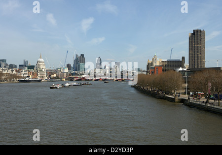 London, Vereinigtes Königreich, Ansicht von Waterloo Bridge über die Themse Stockfoto