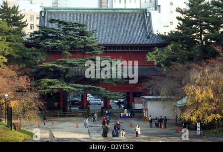 Tokio, Japan, das Sangedatsu Tor am Zojo-Ji-Tempel Stockfoto