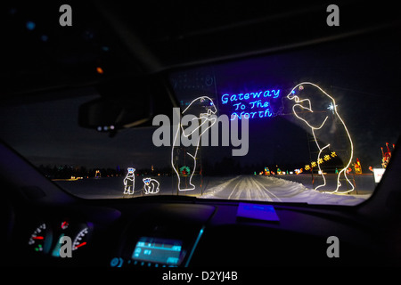 fahren durch beleuchteten Zauberwald Anziehung bei Nacht Saskatoon Saskatchewan Kanada Stockfoto