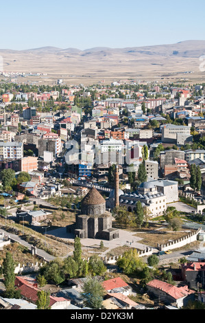 Die armenische Kirche und Kathedrale der Heiligen Apostel aus dem 10. Jahrhundert in der türkischen Stadt Kars, in der Region Ostanatolien im Nordosten der Türkei. Stockfoto
