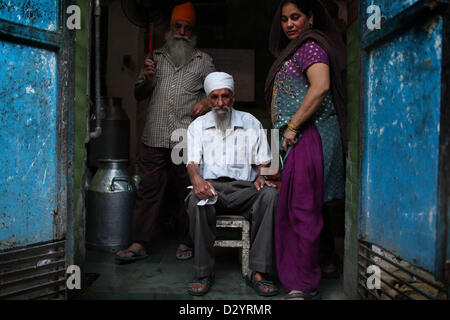 Sep 24, 2012 - Delhi, Indien - Helfer in der Küche Vertrauen in Delhi, Indien. (Kredit-Bild: © Michael Francis McElroy/ZUMAPRESS.com) Stockfoto