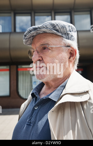 Profil von senior Man betrachten Stockfoto
