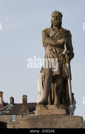 Außen Stirling Castle steht die Statue von Robert The Bruce, mit Blick auf Stirling, Schottland. Stockfoto
