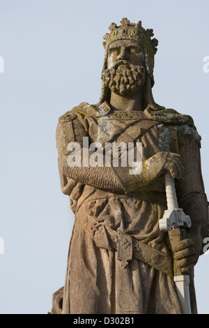 Außen Stirling Castle steht die Statue von Robert The Bruce, mit Blick auf Stirling, Schottland. Stockfoto