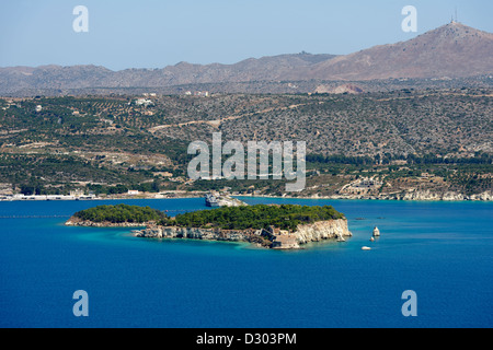 Souda. Kreta. Griechenland. Blick auf den kleinen Souda Insel oder Inselchen in Souda Bucht in der Region von Chania, Nord-West-Kreta. Stockfoto