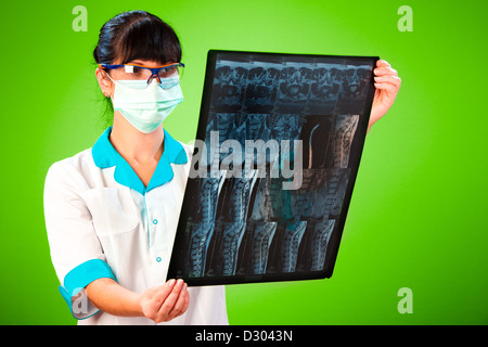 Ärztin mit Kiefer xray Stockfoto