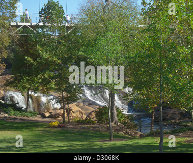Falls Park am Fluss Reedy in der Innenstadt von Greenville, South Carolina, USA Stockfoto