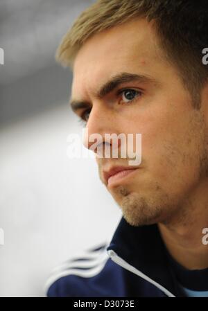 Paris, Frankreich. 5. Februar 2013. Deutschlands Kapitän Philipp Lahm nimmt Teil an einer Pressekonferenz, die von der deutschen Fußball-Nationalmannschaft in Paris, Frankreich, 5. Februar 2013. Deutsch spielt Frankreich am 6. Februar 2013. Foto: ANDREAS GEBERT/Dpa/Alamy Live-Nachrichten Stockfoto