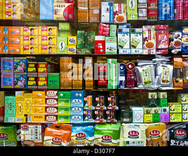 Chinesisches Essen auf dem Display in einem Schaufenster in Chinatown, London, UK Stockfoto