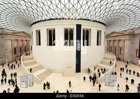 Der Queen Elizabeth II Great Court des British Museum. Der Lesesaal Zimmer und Eingang. Stockfoto