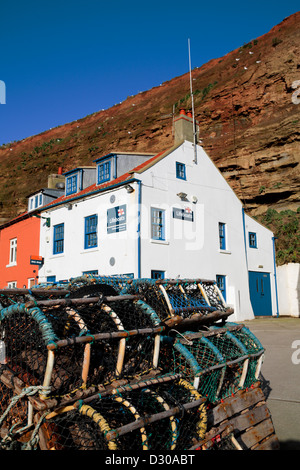 Rettungsstation, Staithes Fishing Village, in der Nähe von Whitby, Yorkshire. Stockfoto