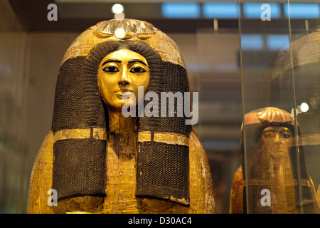 Eine ägyptische Mumie im British Museum in London. Stockfoto