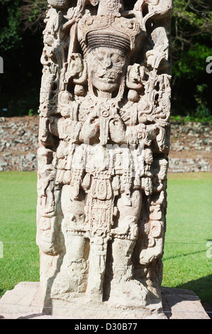 Stelen B auf Maya-Ausgrabungsstätte Copan Ruinen, UNESCO-Weltkulturerbe, Honduras, Mittelamerika Stockfoto
