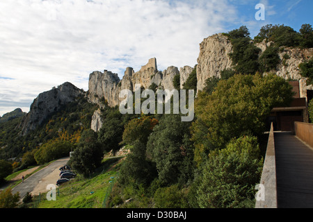 Peyrepertuse eines der Katharer-Burgen in den Pyrenäen an der Grenze von Frankreich und Spanien. Stockfoto