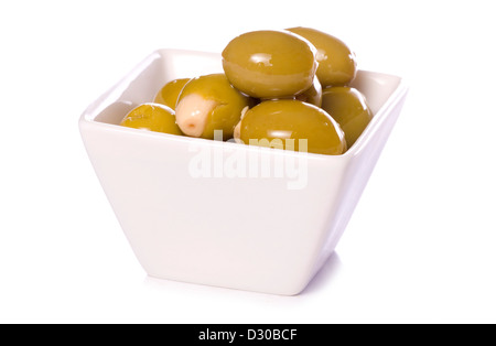 Knoblauch gefüllte grüne Oliven Studio Ausschnitt Stockfoto