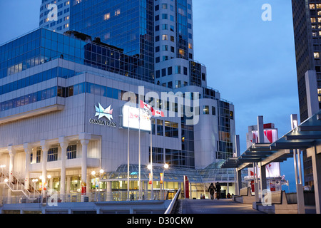 Sonnenuntergang am Pan pacific Hotel Canada Place Vancouver BC Kanada Bau Stockfoto