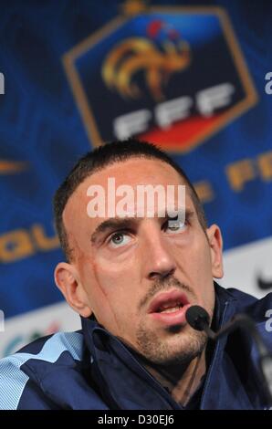 Paris, Frankreich. 5. Februar 2013. Frankreichs Franck Ribery beteiligt sich an einer Pressekonferenz, die von der französischen Fußball-Nationalmannschaft im Stade de France in Paris, Frankreich, 5. Februar 2013. Deutsch spielt Frankreich am 6. Februar 2013. Foto: ANDREAS GEBERT/Dpa/Alamy Live-Nachrichten Stockfoto