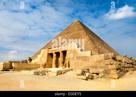 Blick auf einen der großen Pyramiden in Gizeh, Ägypten Stockfoto