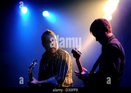 BARCELONA, Spanien - Okt 10: Peter Hook (Joy Division) führt auf Apolo am 10. Oktober 2010 in Barcelona, Spanien. Stockfoto