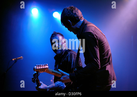 BARCELONA, Spanien - Okt 10: Peter Hook (Joy Division) führt auf Apolo am 10. Oktober 2010 in Barcelona, Spanien. Stockfoto