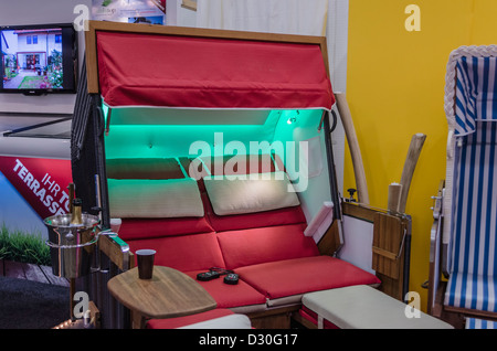 Luxus Strandkorb Twin auf dem Display auf der "Grünen Woche" in Berlin, Deutschland Stockfoto