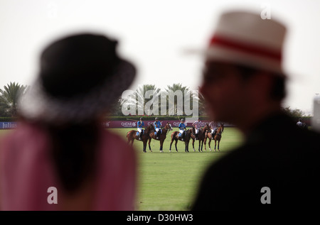 Dubai, Vereinigte Arabische Emirate, sehen Menschen ein Polospiel Stockfoto