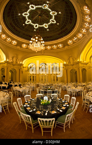 Berlioz-Lounge von Vichy Opera vorbereitet für einen Empfang (Vichy - Frankreich). Salon Berlioz de l'Opéra de Vichy (Frankreich). Stockfoto