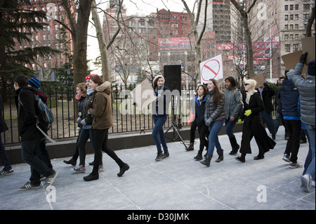 Schülerinnen und Schüler aus der privaten Dalton Schule organisieren einen Waffenkontrolle Protest in City Hall in Manhattan, 4. Februar 2013. Stockfoto