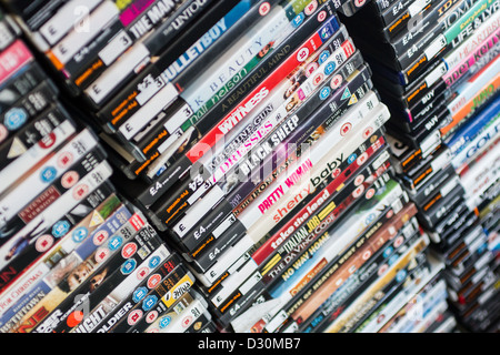 Stapel von DVDs zum Verkauf Stockfoto