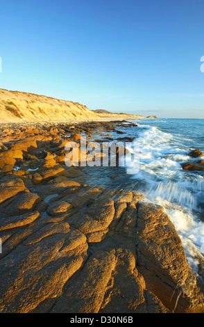 Wellen, die auf Felsen, Cabo Pulmo (auf der Sea of Cortez), Baja California Sur, Mexiko Stockfoto