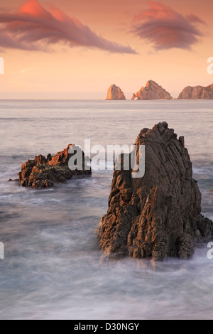 Felsformationen und El Arco (Arch/Hintergrund) bei Land's End, Cabo San Lucas, Baja California Sur, Mexiko Stockfoto