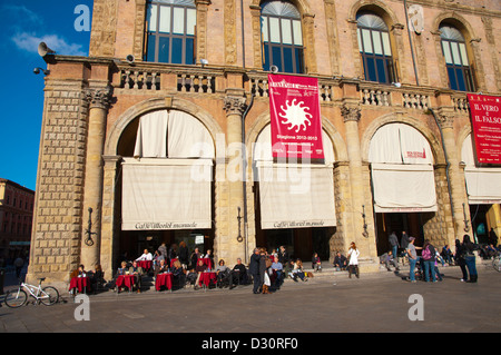 Cafe außerhalb Palazzo del Podestà am Piazza Maggiore Platz Bologna Stadt Emilia-Romagna Region Nord Italien Mitteleuropa Stockfoto