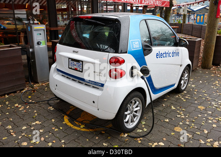 Car-sharing car2go auf einem Parkplatz in Vancouver BC Kanada Ladestation für Elektroautos Stockfoto