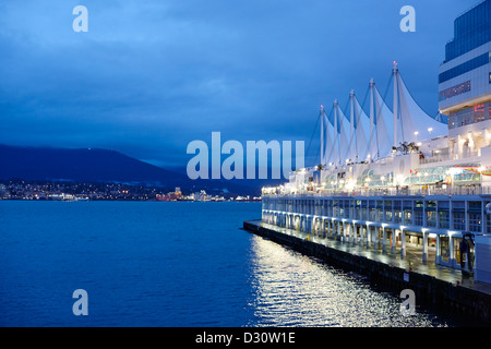 Kanada Hotel cruise terminal Vancouver in der Abenddämmerung BC Kanada Stockfoto