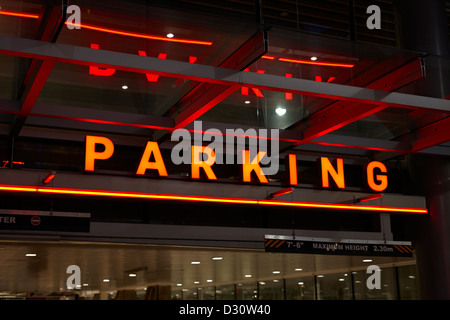 öffentlichen Multi Level Parkplatz Parkhaus in der Innenstadt von Vancouver BC Kanada Stockfoto