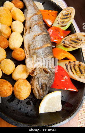 Gegrillte Forelle .japanese Küche Stockfoto