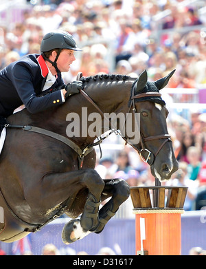 Ben Maher Reiten Tripple X (GBR, Großbritannien). Einzelnen Springturnier Stockfoto