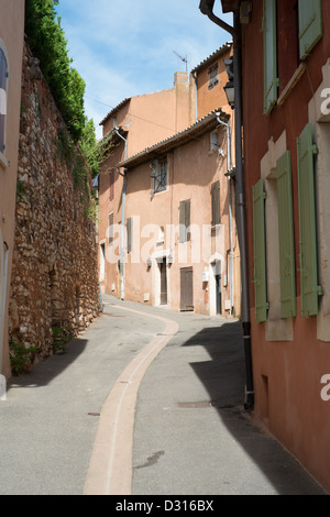 Roussillon Hügel Dorf Rud rustikale Fenster Ocker, Provence, Frankreich Stockfoto